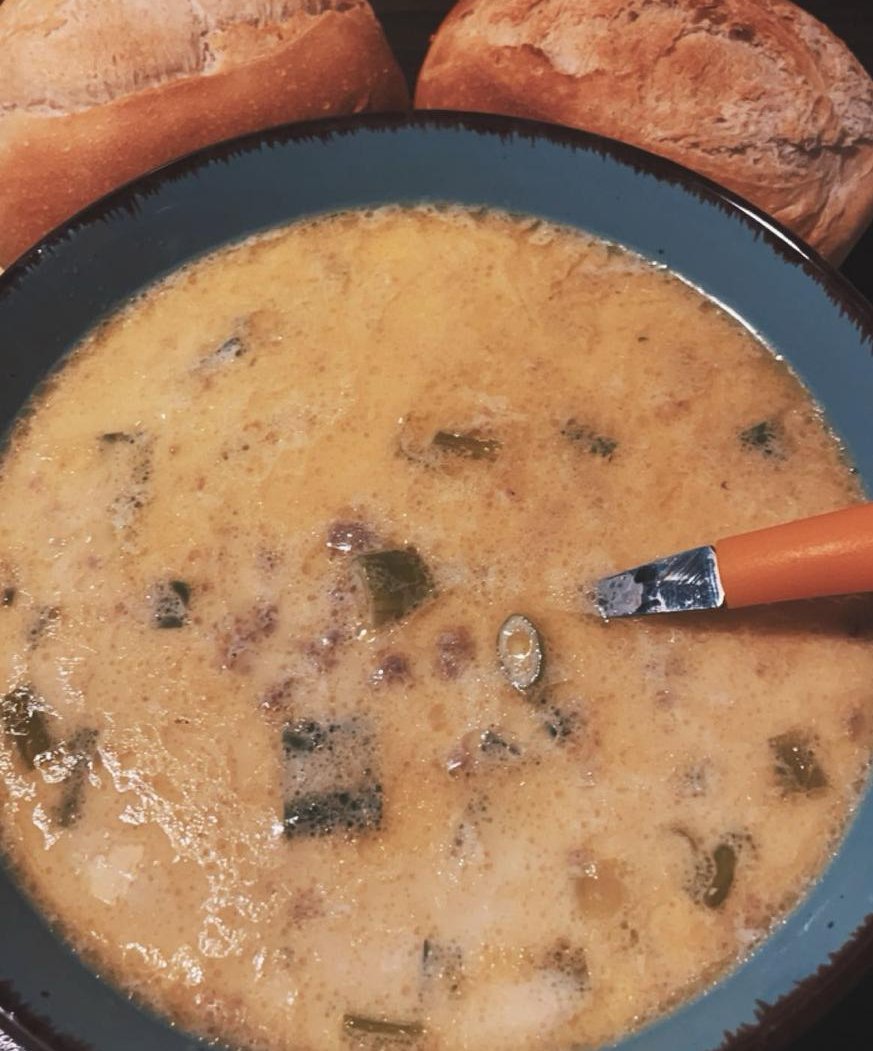 Käse-Lauch-Suppe mit Hackfleisch
